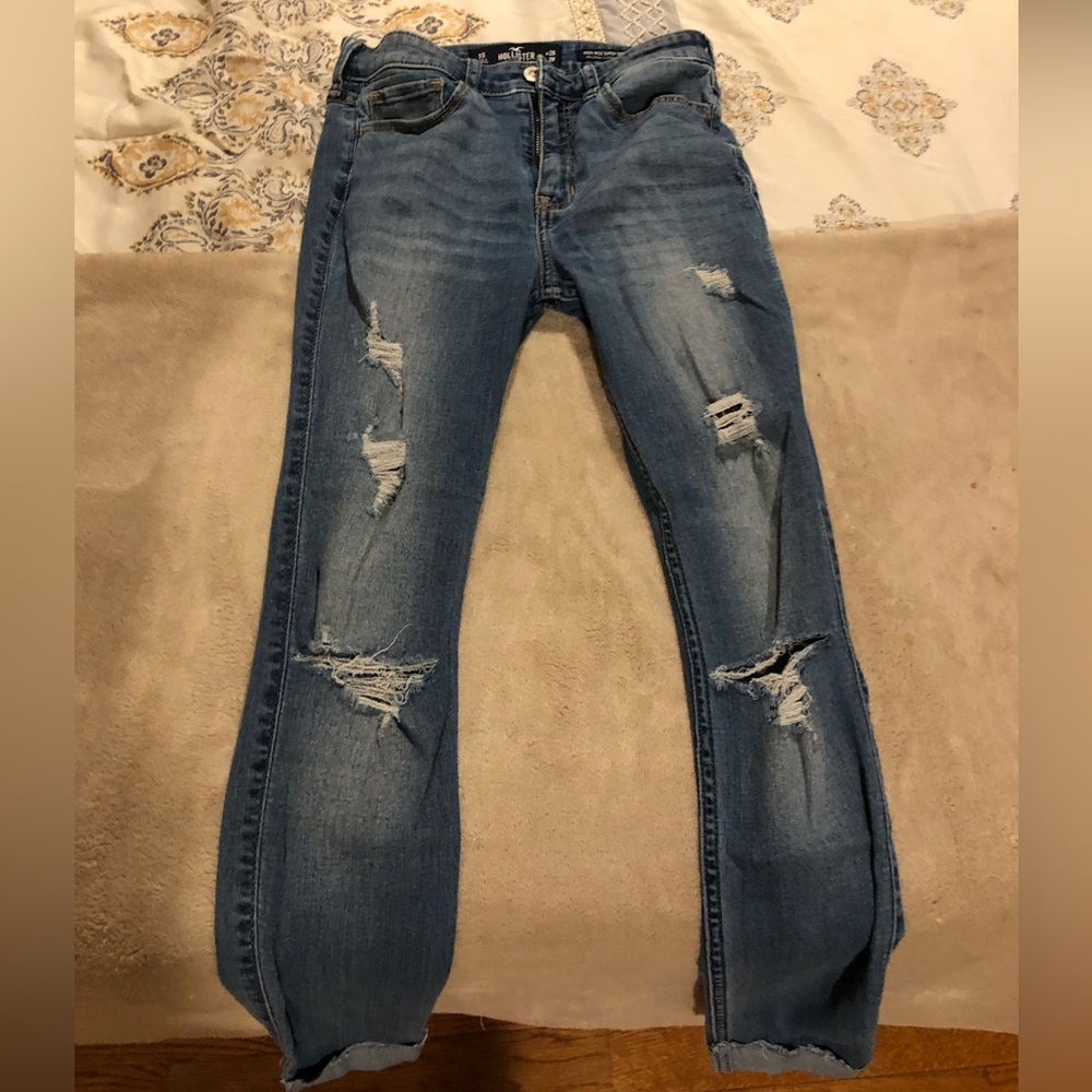 Hollister high rise ripped skinny jeans, size 3S.